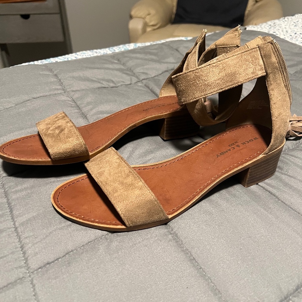 Sandals with Frey zipper